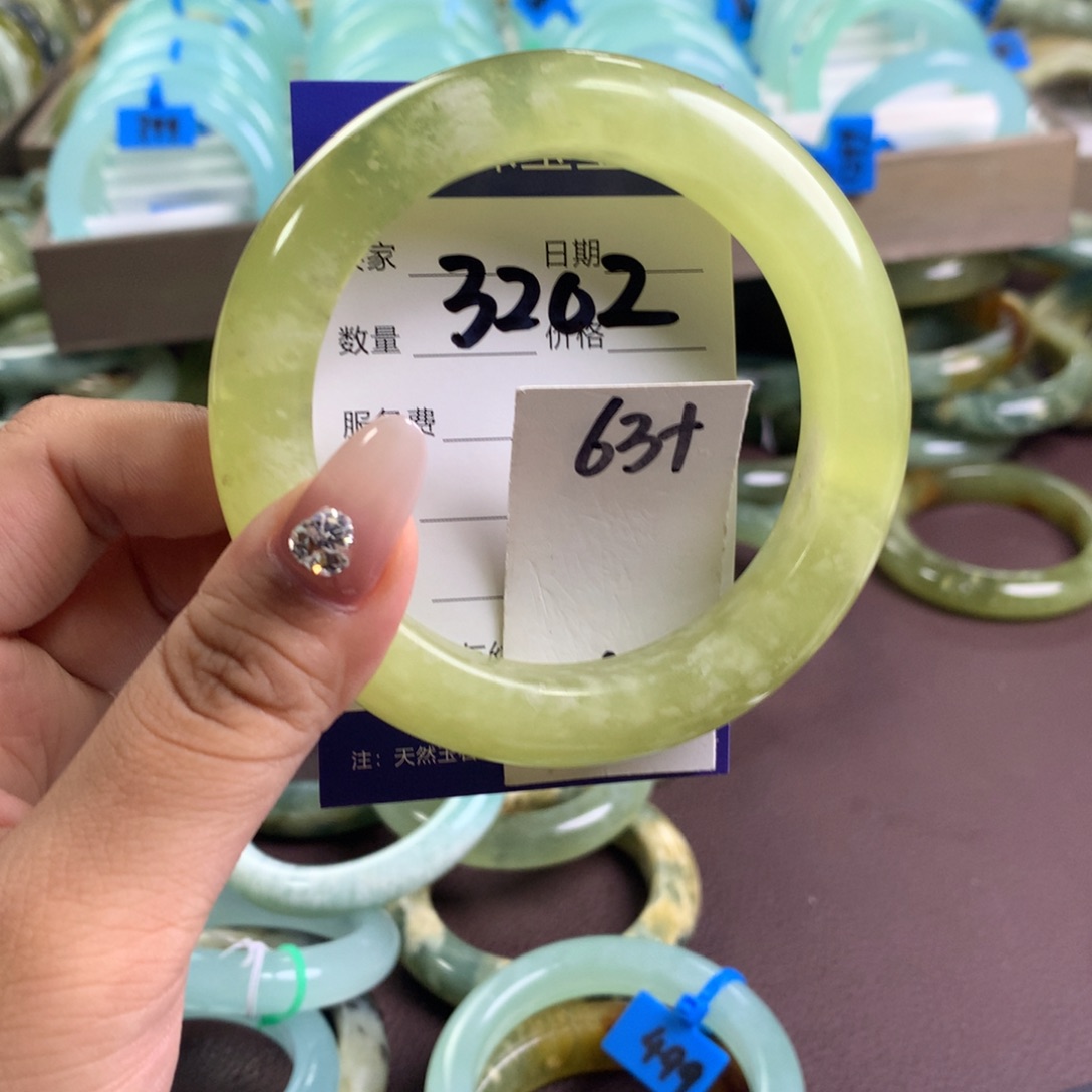 蛇纹石玉未镶嵌手镯3202