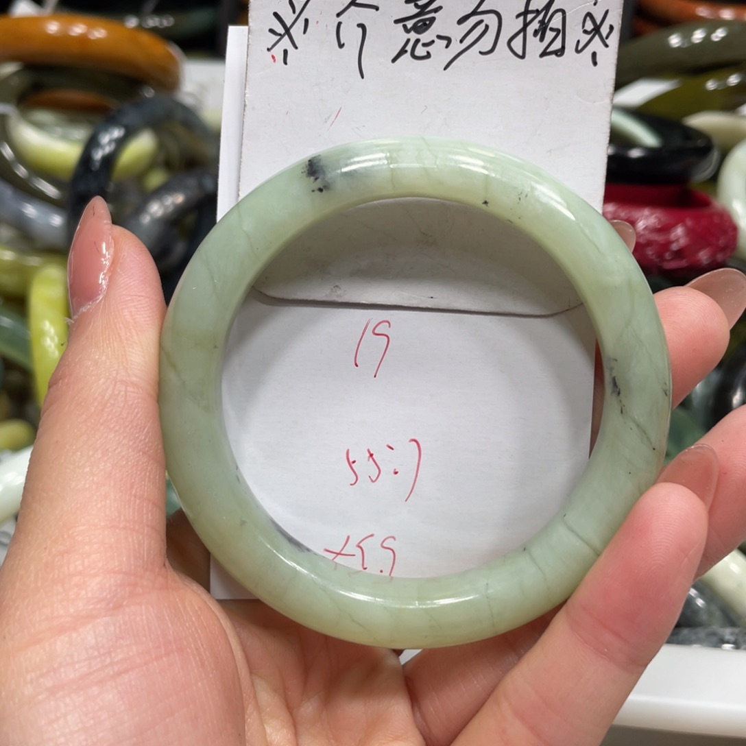 蛇纹石玉手镯未镶嵌