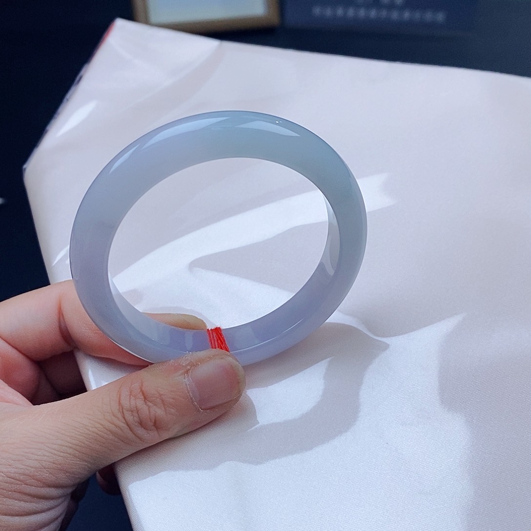 翡翠手镯未镶嵌翡翠