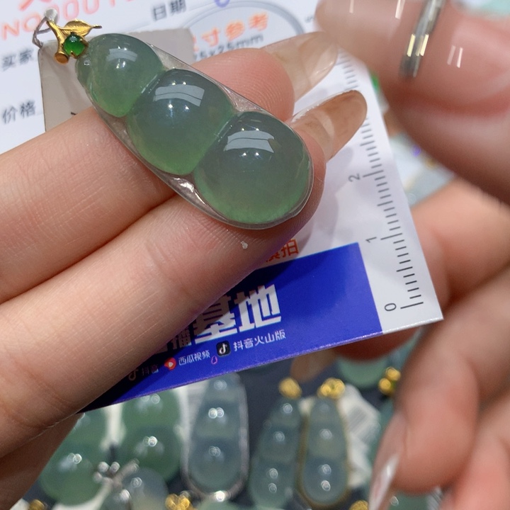 翡翠颈饰18K金镶嵌豆子
