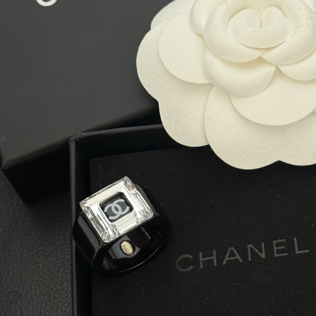 99新 Chanel/香奈儿 chanel方糖水钻戒指奢侈品饰品白色复古时尚