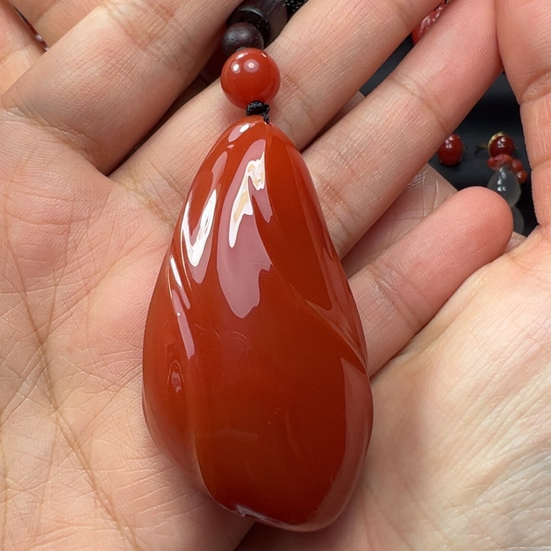 南红玛瑙吊坠未镶嵌