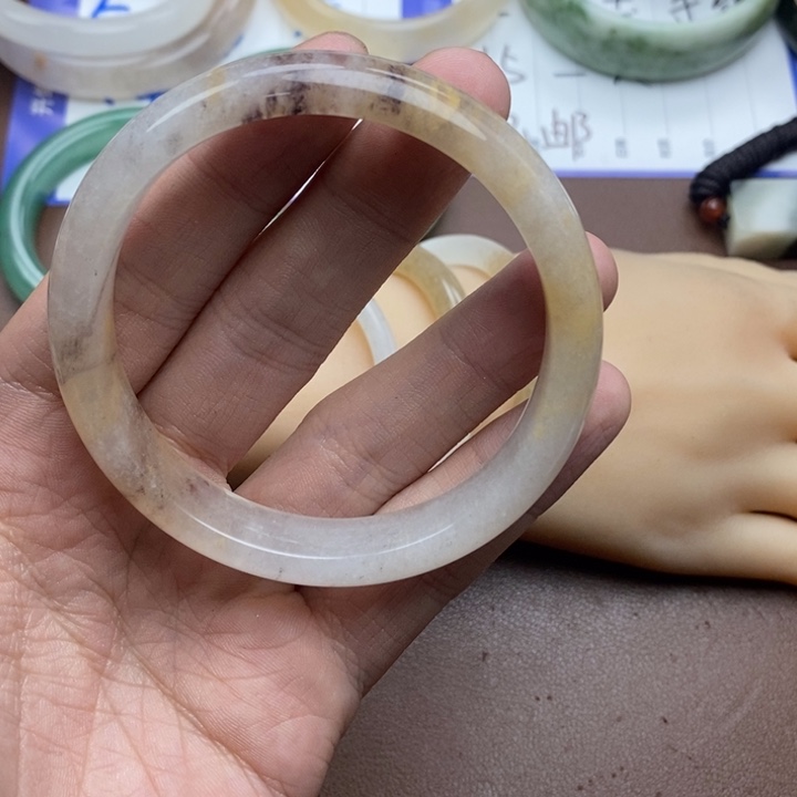 *****石英质玉未镶嵌手镯
