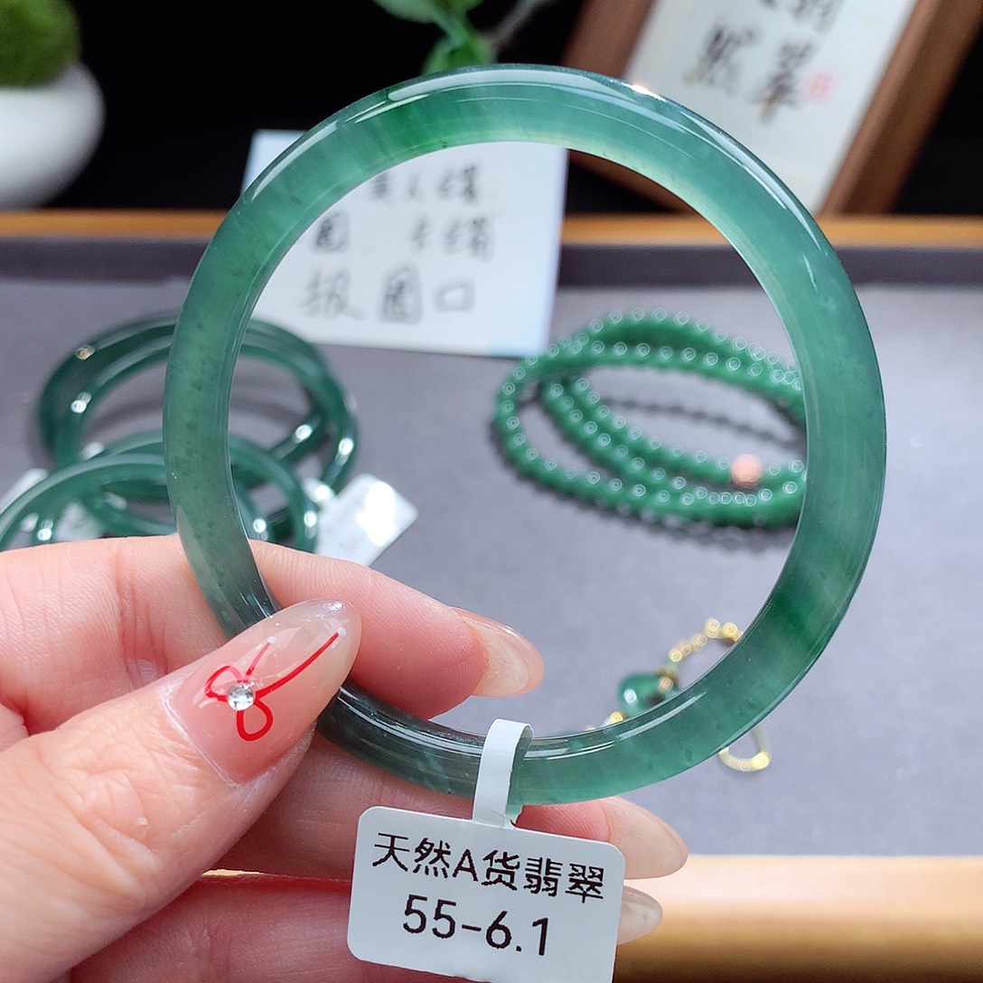 翡翠手镯（圆镯）未镶嵌