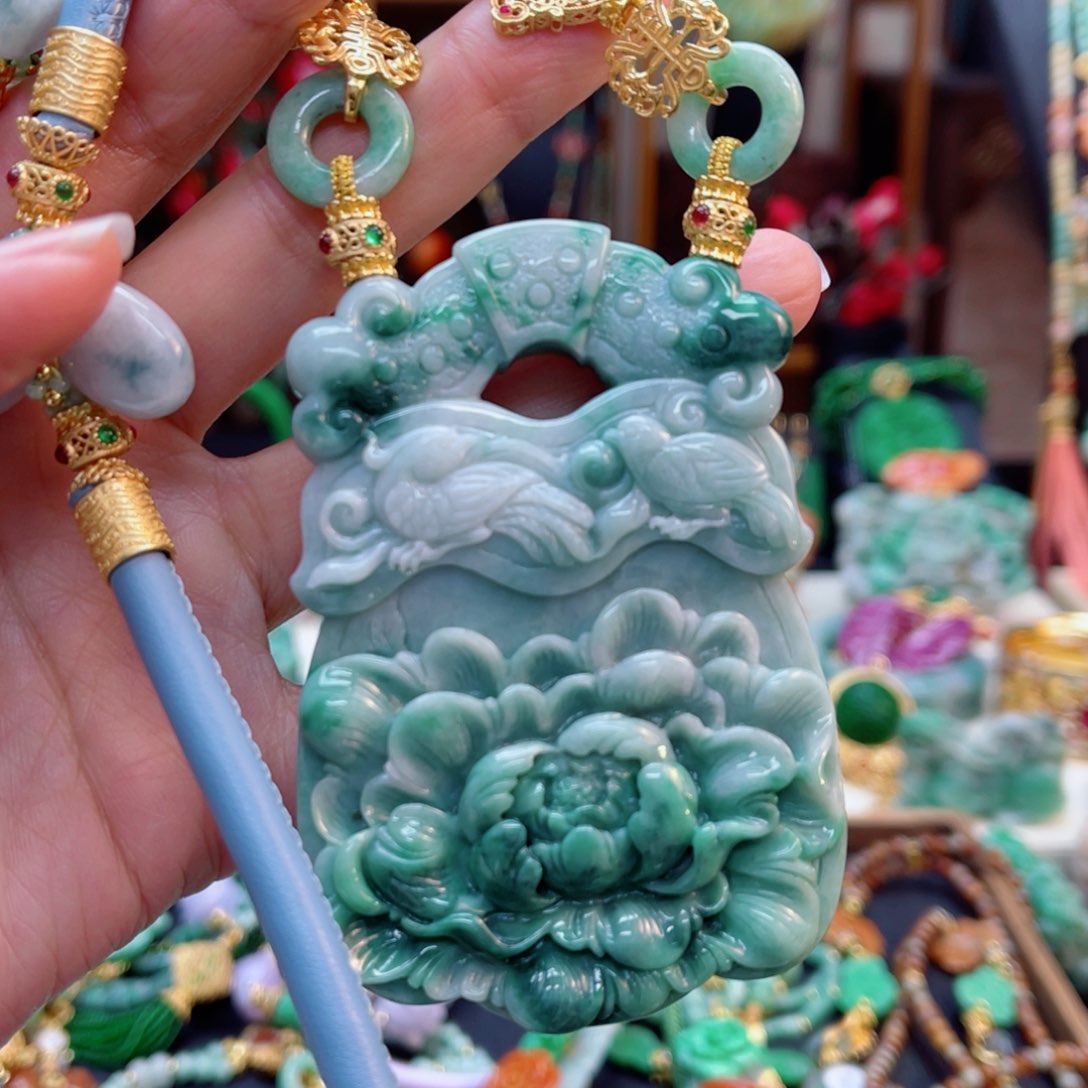 翡翠吊坠(赠链)未镶嵌48小时鉴赏期