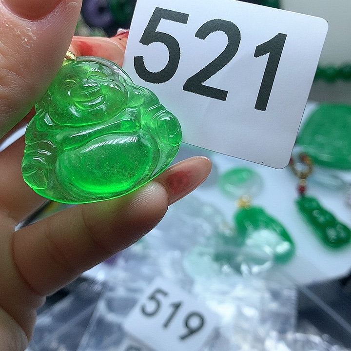 翡翠吊坠(赠链)未镶嵌