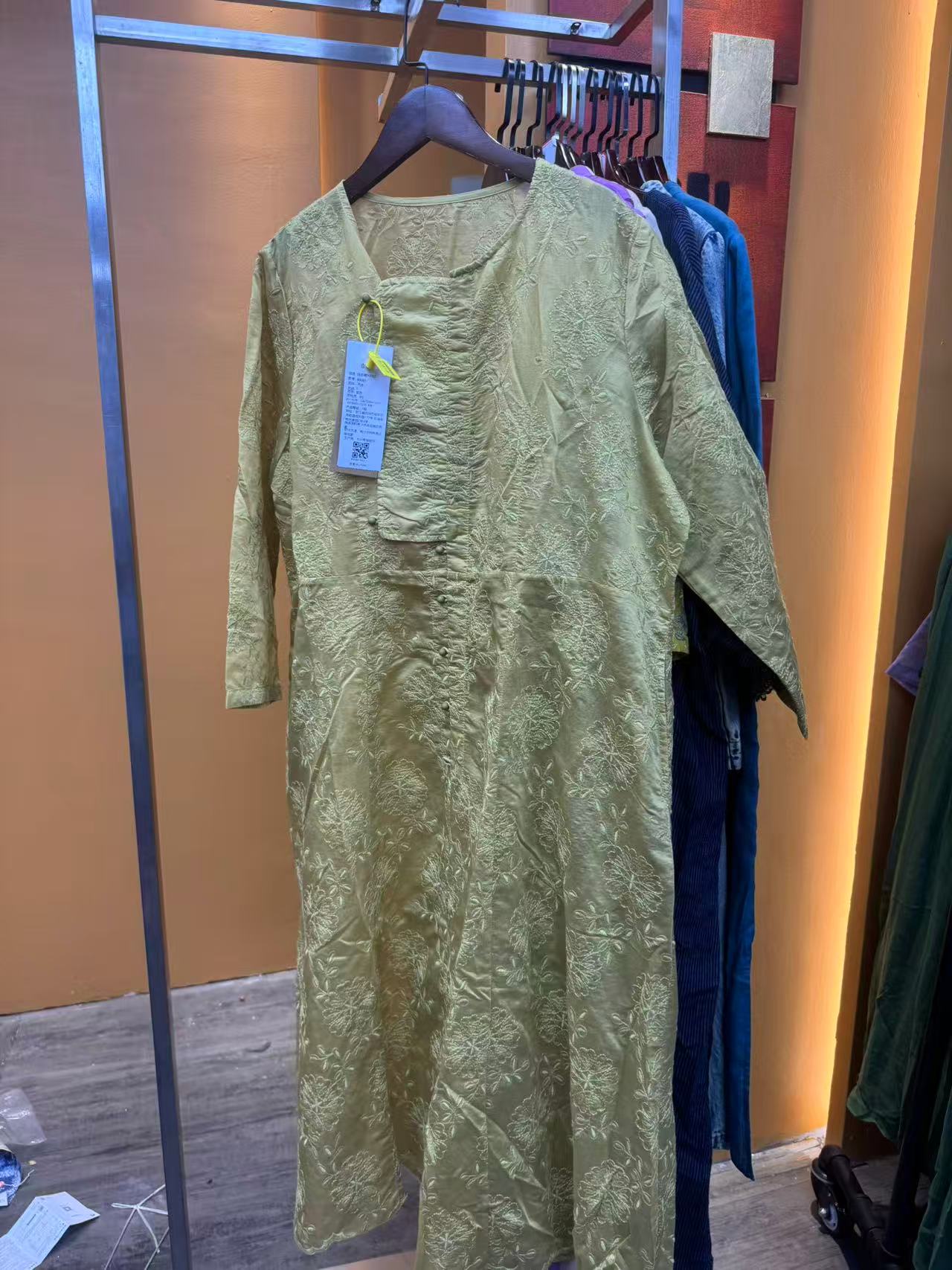 炸 重工刺绣镂空连衣裙