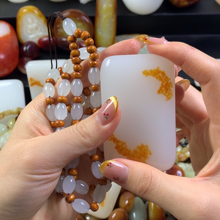 和田玉颈饰未镶嵌凌*遥