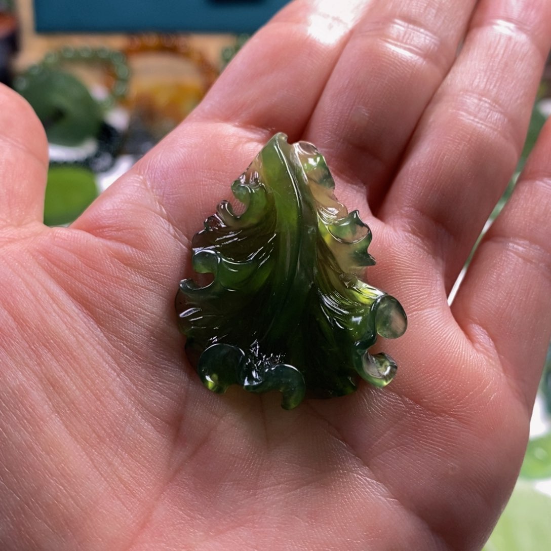 蛇纹石玉颈饰未镶嵌