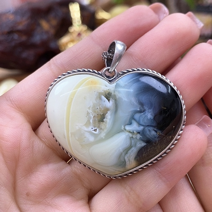 银S925镶嵌颈饰琥珀吊坠