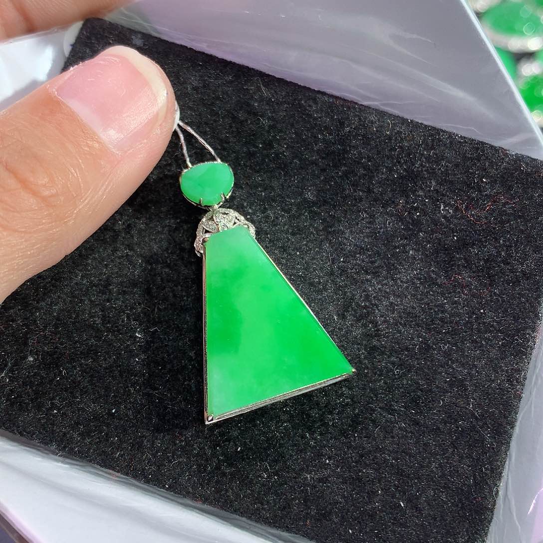 翡翠吊坠(赠链)18K金镶嵌