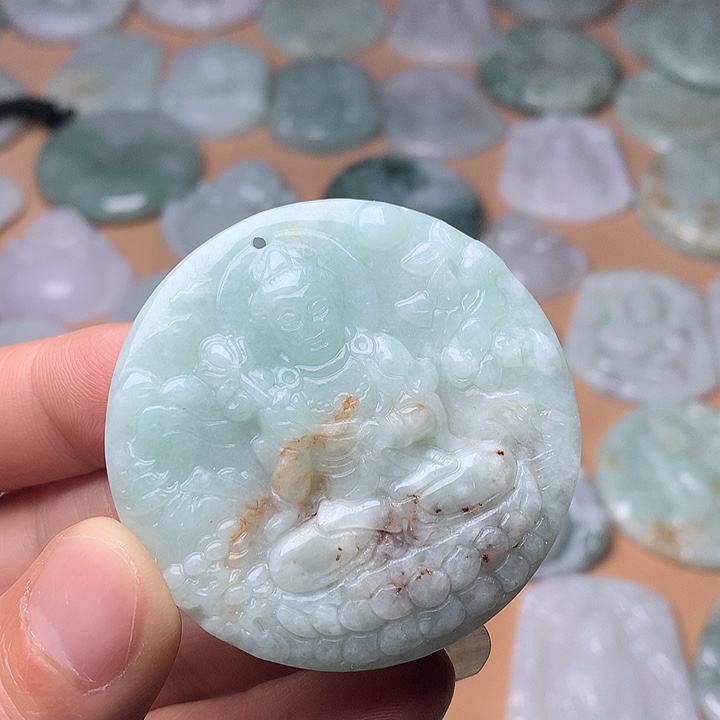 翡翠未镶嵌颈饰大势至
