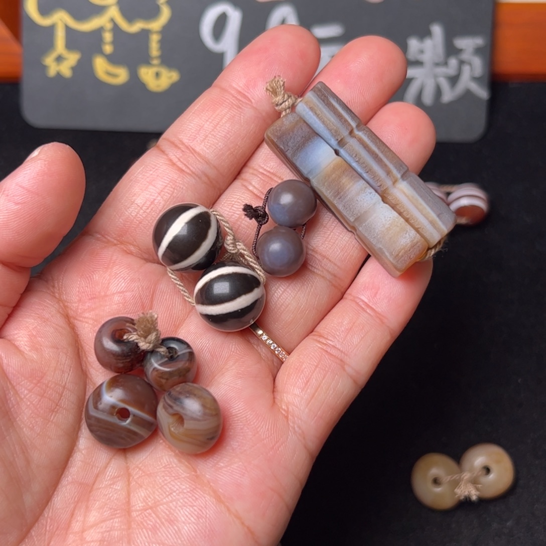 梓***煜玛瑙/玉髓未镶嵌配饰