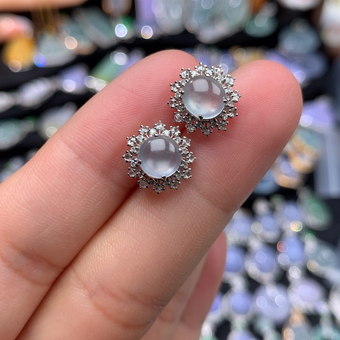 18K金镶嵌翡翠耳饰蛋面耳钉