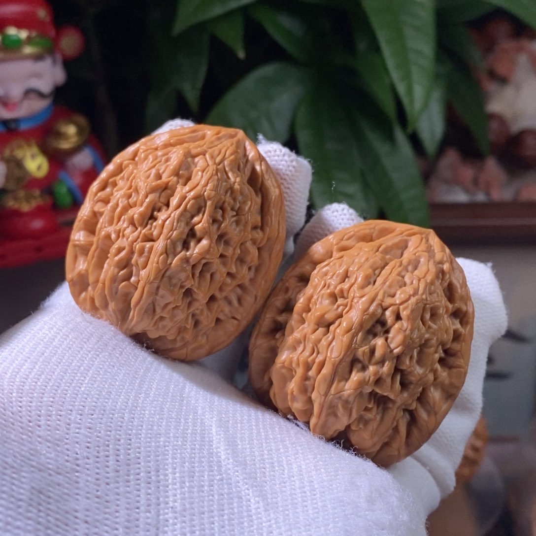 文玩核桃吊坠虎头王