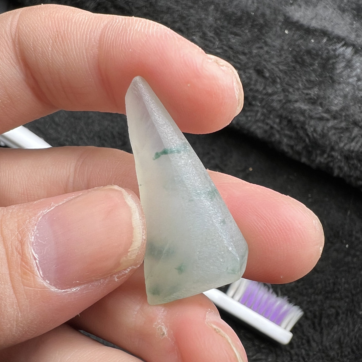 缅甸翡翠A货漂蓝花料 有些小裂纹