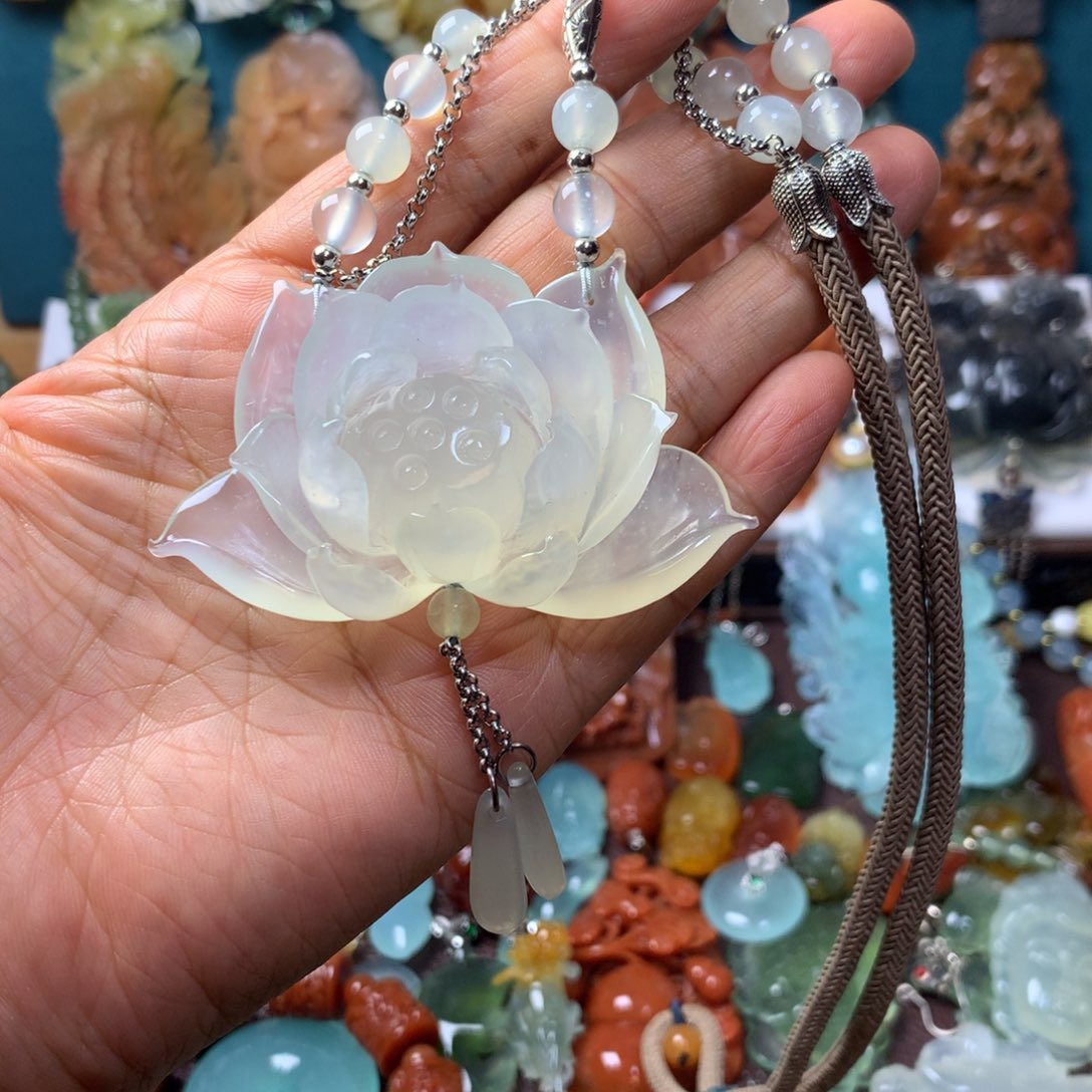 蛇纹石玉未镶嵌挂坠