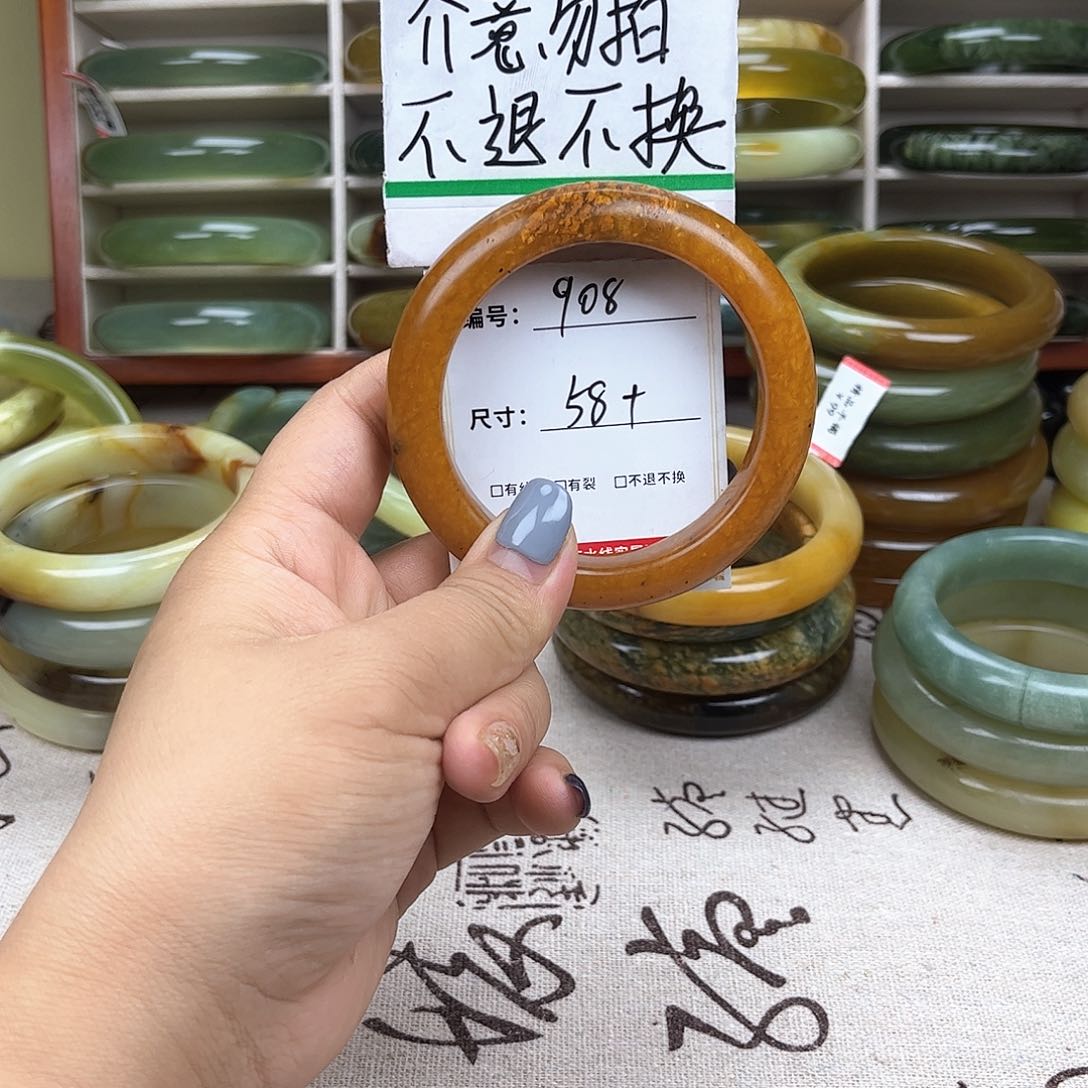 蛇纹石玉手镯未镶嵌