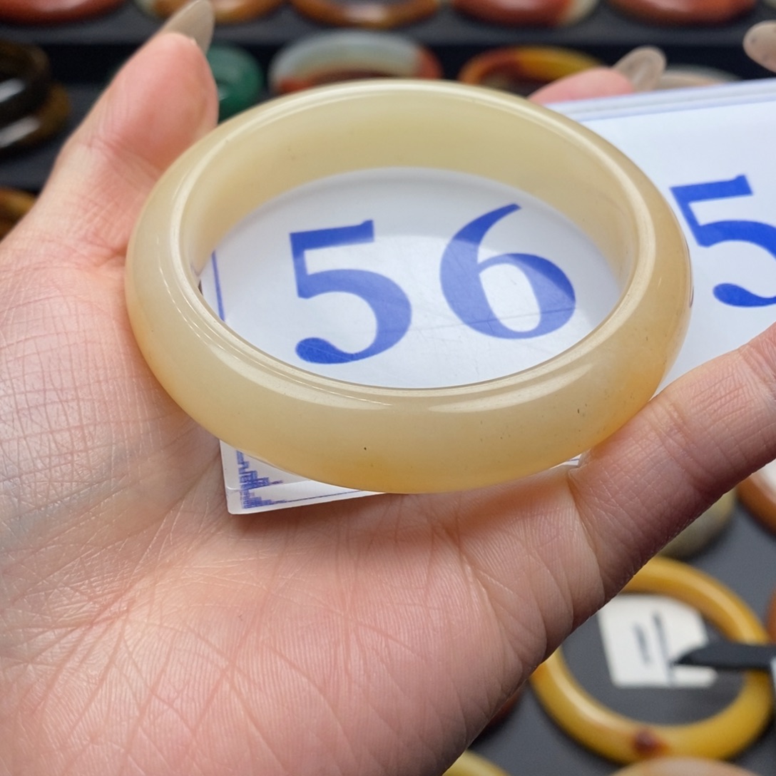 石英质玉（黄龙玉）手镯未镶嵌