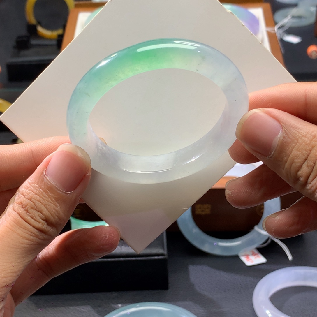 翡翠未镶嵌手镯贵妃52