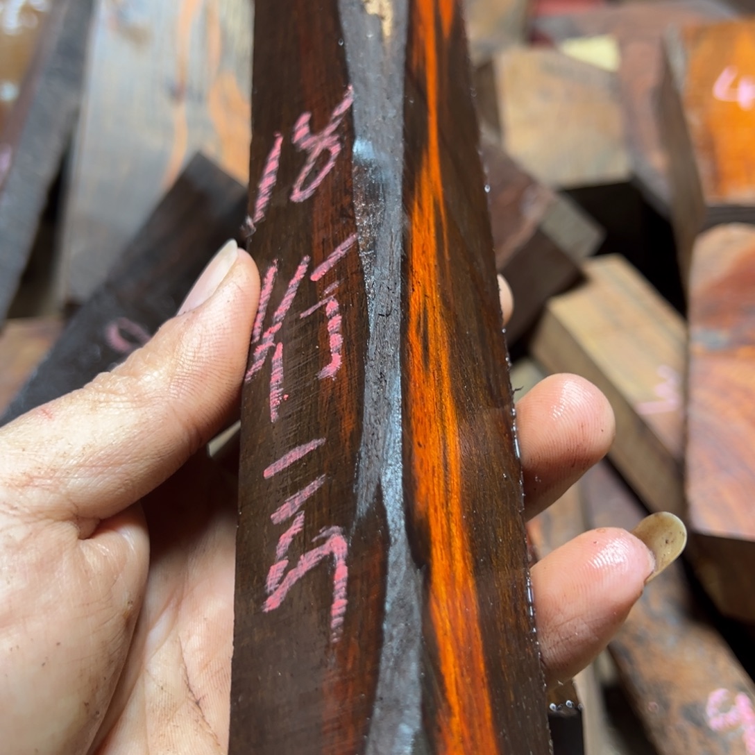 行***云交趾黄檀（大红酸枝）