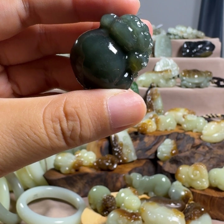 颈饰未镶嵌和田玉（糖玉）