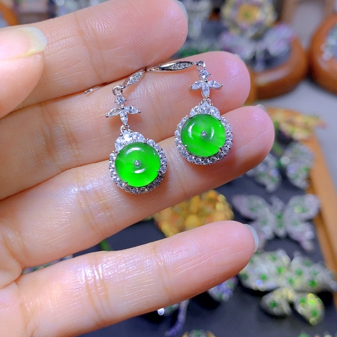 翡翠颈饰银S925镶嵌天然翡翠