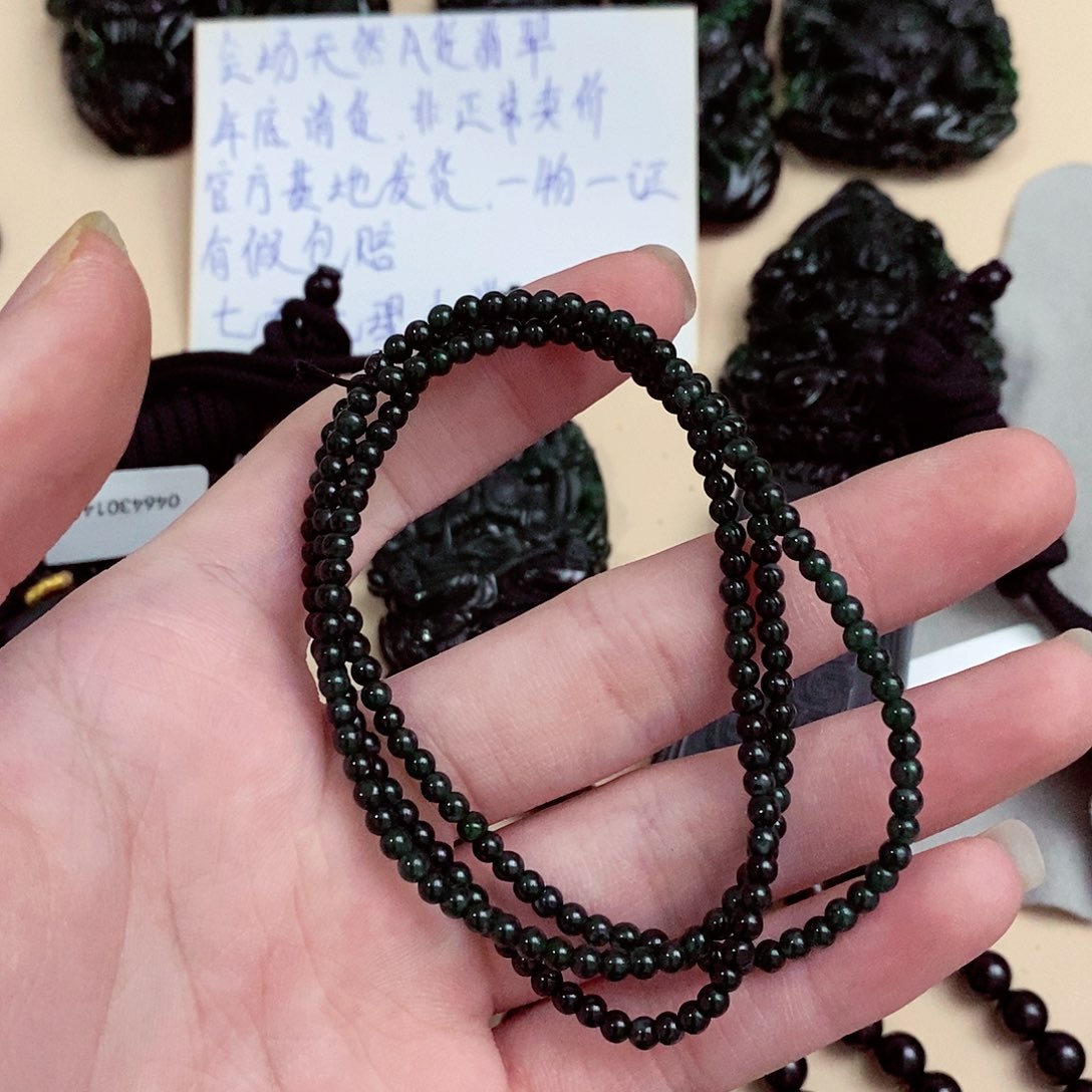 翡翠颈饰未镶嵌翡翠