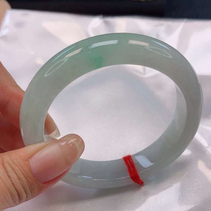 翡翠手镯未镶嵌54圈