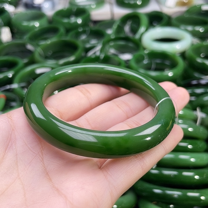 未镶嵌手镯和田玉（碧玉）