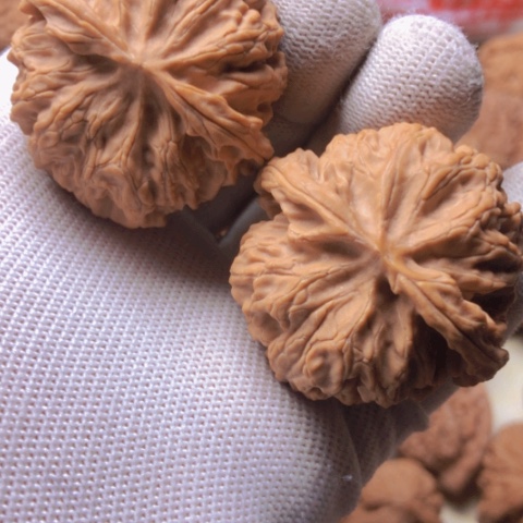 【闪购商品】桃核吊坠苹果狮子头