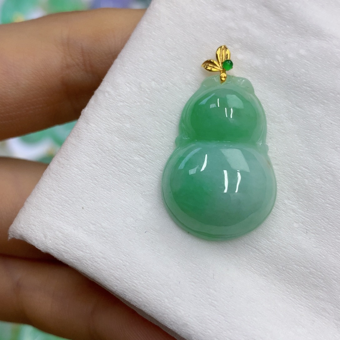 翡翠18K金镶嵌颈饰