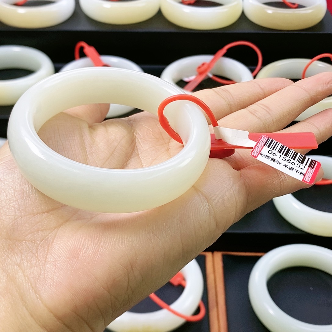 繁***梦和田玉未镶嵌手镯55..5