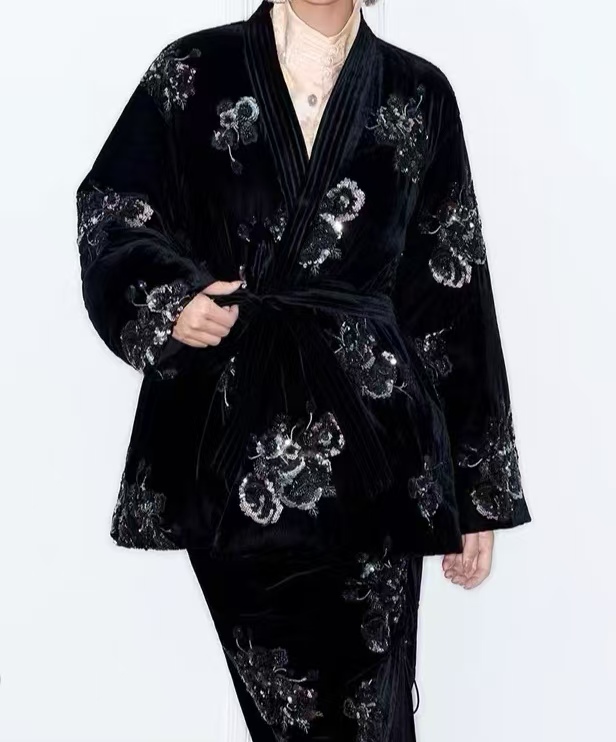 秋冬长袖刺绣羽绒款秋冬国风羽绒服