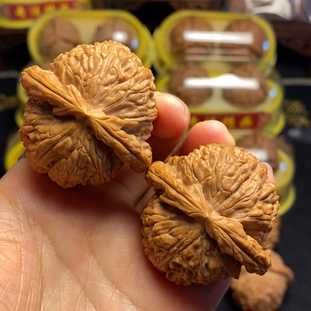 桃核把件球白44狮子头