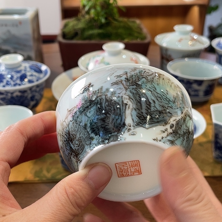 手工粉彩山水品茗杯