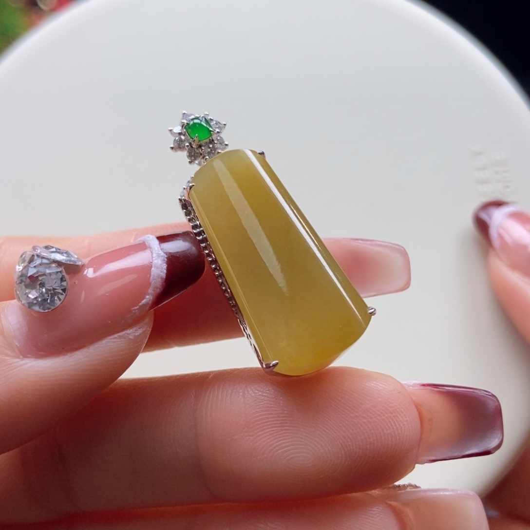 翡翠吊坠(不含链)18K金镶嵌翡翠满黄无事牌吊坠