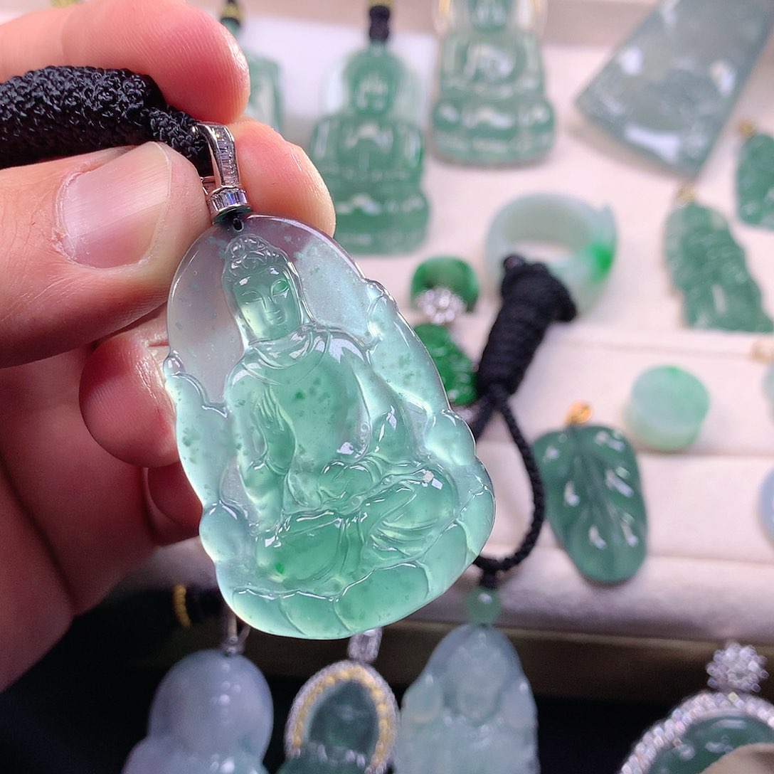 翡翠颈饰未镶嵌翡翠