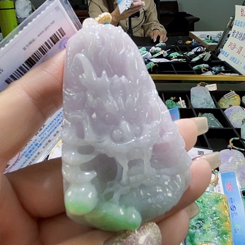 翡翠未镶嵌颈饰一个