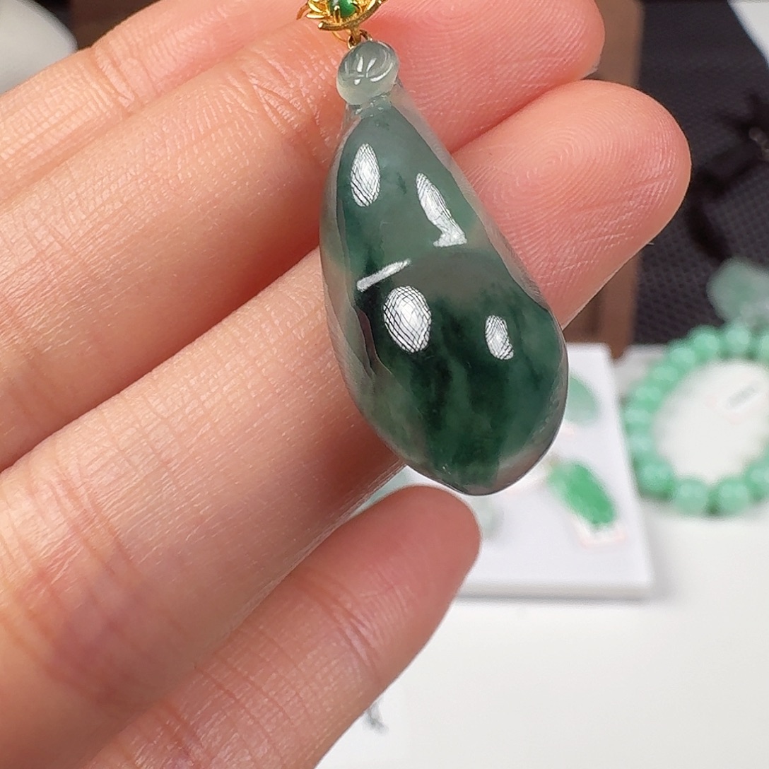 翡翠18K金镶嵌颈饰