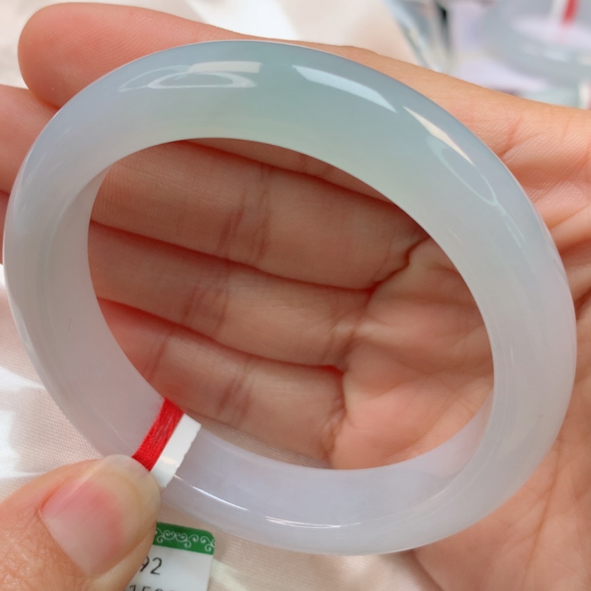 【闪购商品】翡翠手镯未镶嵌只**瓶天然翡翠手镯