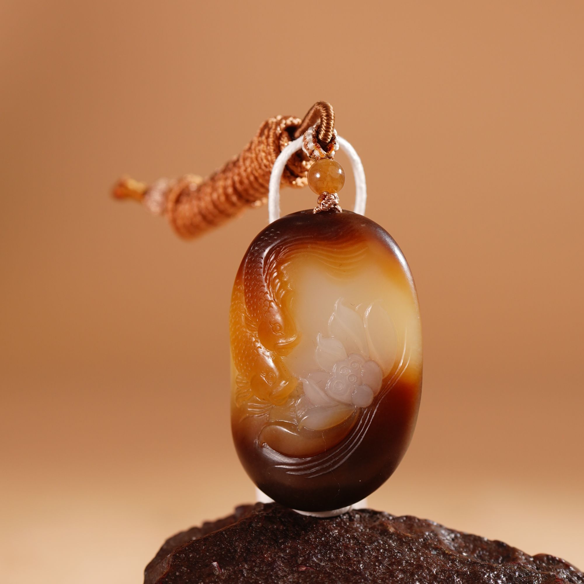 HT130190和田玉糖白吊坠