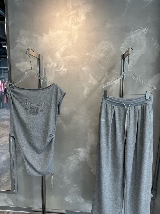 艾文夏季斜肩带宽松慵懒松紧腰休闲套装