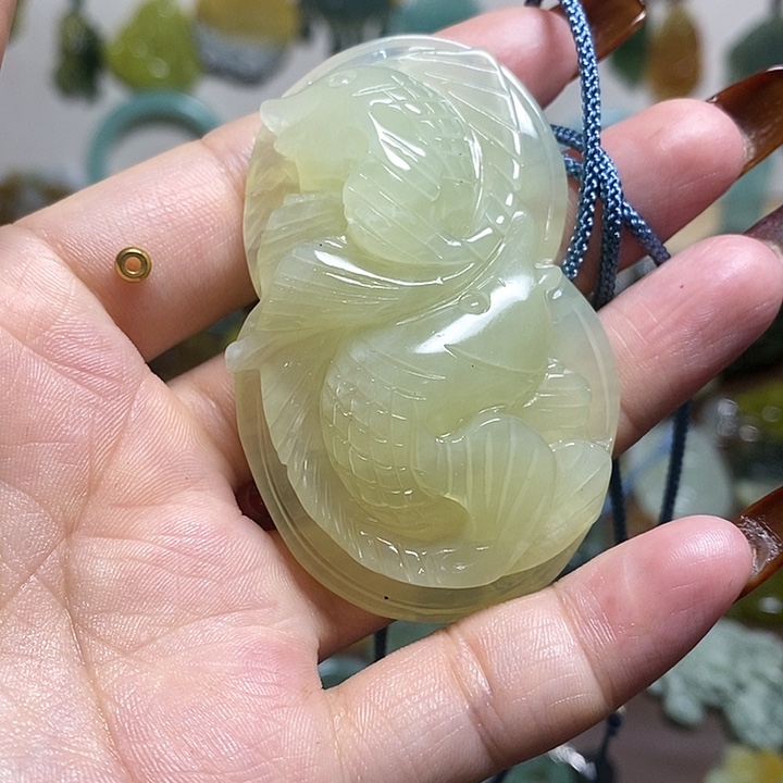 蛇纹石玉吊坠未镶嵌