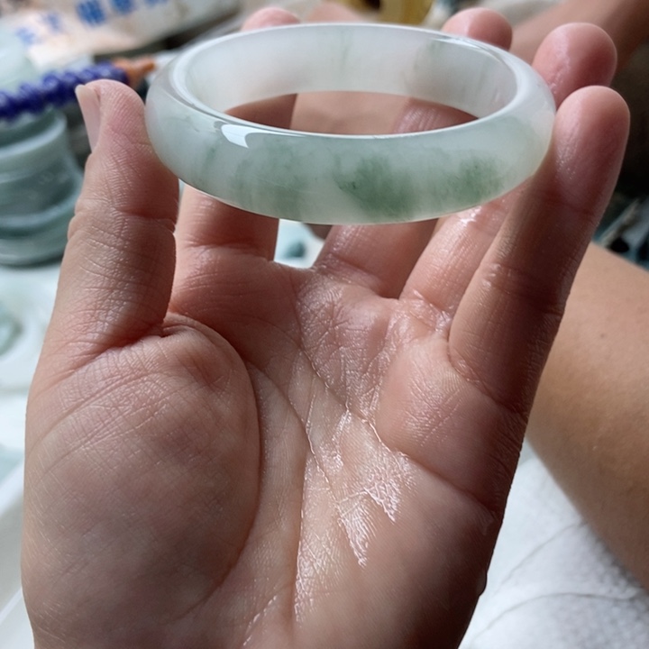 石英质玉手镯未镶嵌超****女