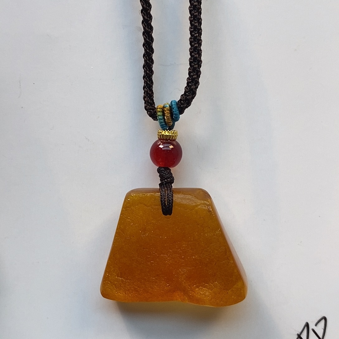 未镶嵌琥珀珠宝奇石