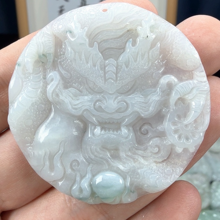 翡翠挂件未镶嵌翡翠