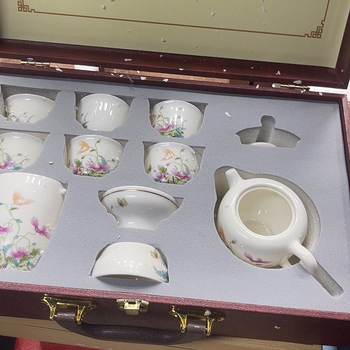 孤品茶具套装等。        