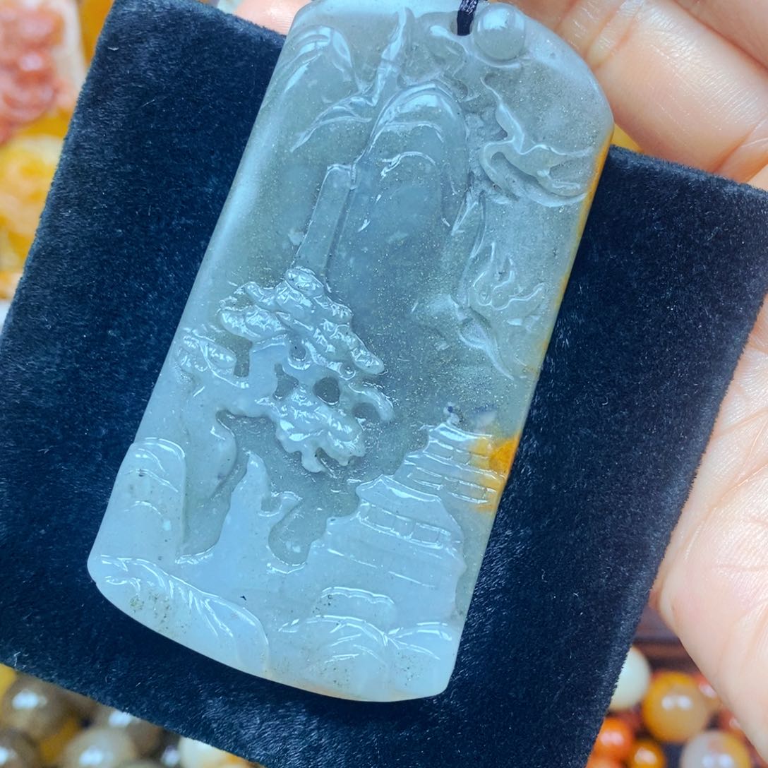 未镶嵌石英质玉（黄龙玉）颈饰