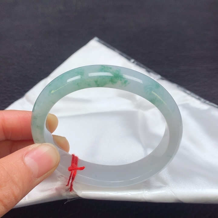 翡翠手镯（贵妃镯）未镶嵌54圈
